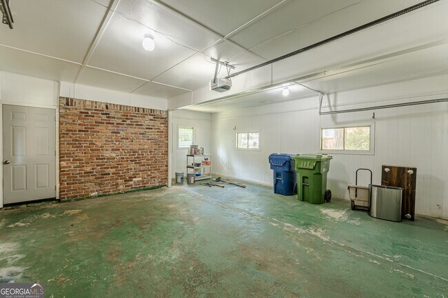 Building Photo - 427 Peyton Rd SW