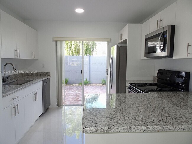 Building Photo - 7921 SW 152nd Ave