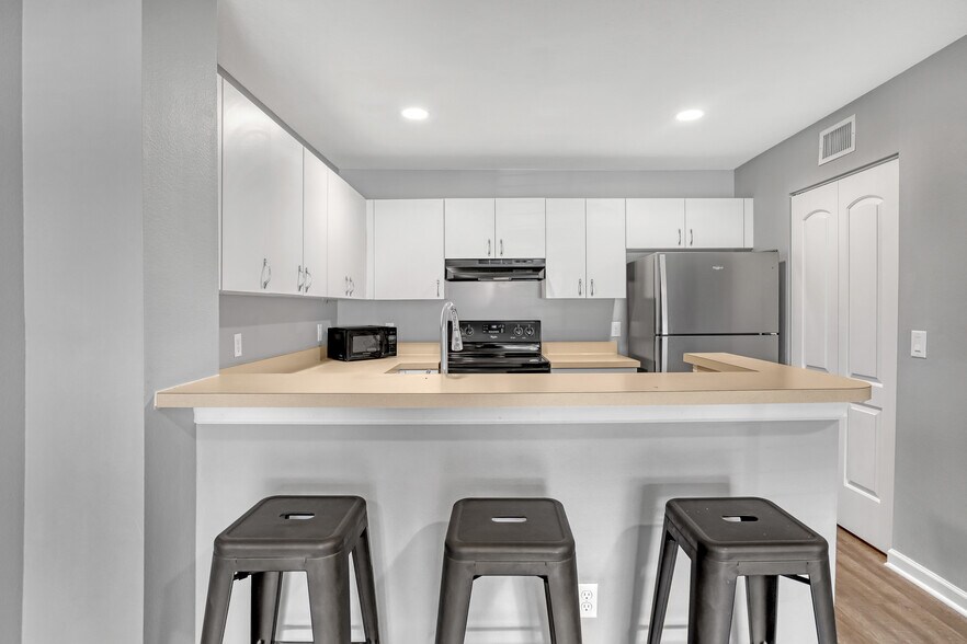 Building Photo - 1841 Long Iron Dr