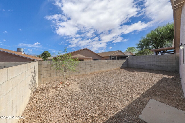 Building Photo - 8873 E Rose Tree Dr