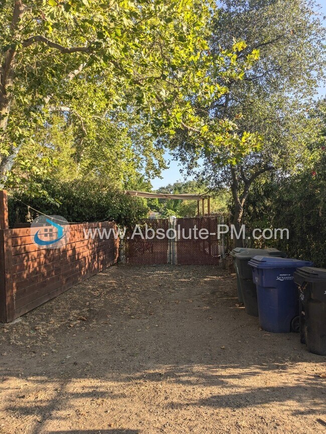 Building Photo - Cozy 1 Bedroom Studio in the Orangevale Ag...