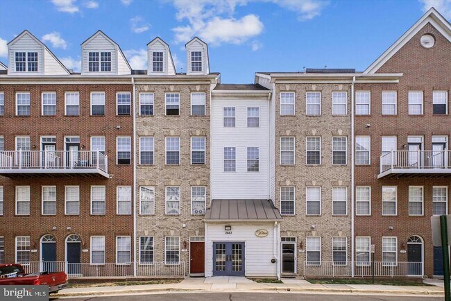 Building Photo - 2663 Manhattan Pl