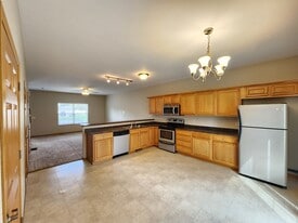 Building Photo - 7529 Crosscreek Dr