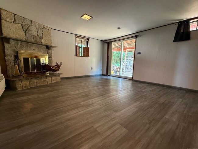 Building Photo - 73 Driscoll Dr