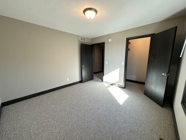 Building Photo - Newer Build - Four Bedroom Duplex in Caledonia!