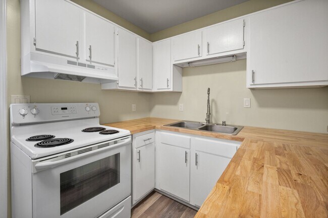 Building Photo - 3301 Orchard Manor Cir