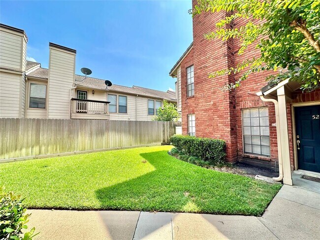 Building Photo - 2211 S Kirkwood Rd