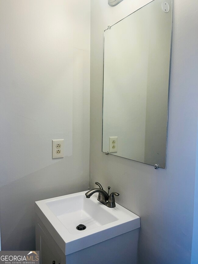 Building Photo - 17 Curran Ave