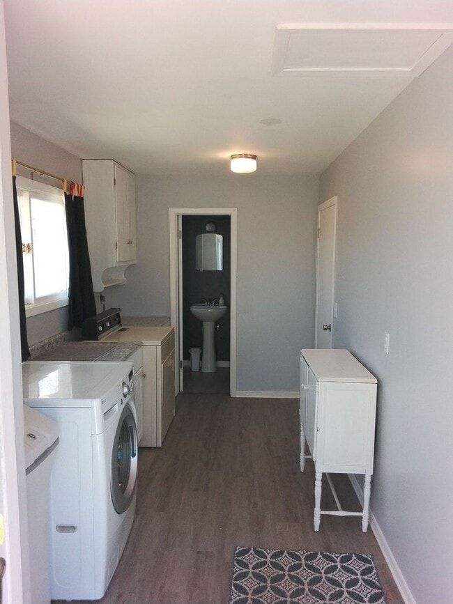 Building Photo - 3 Bedroom home