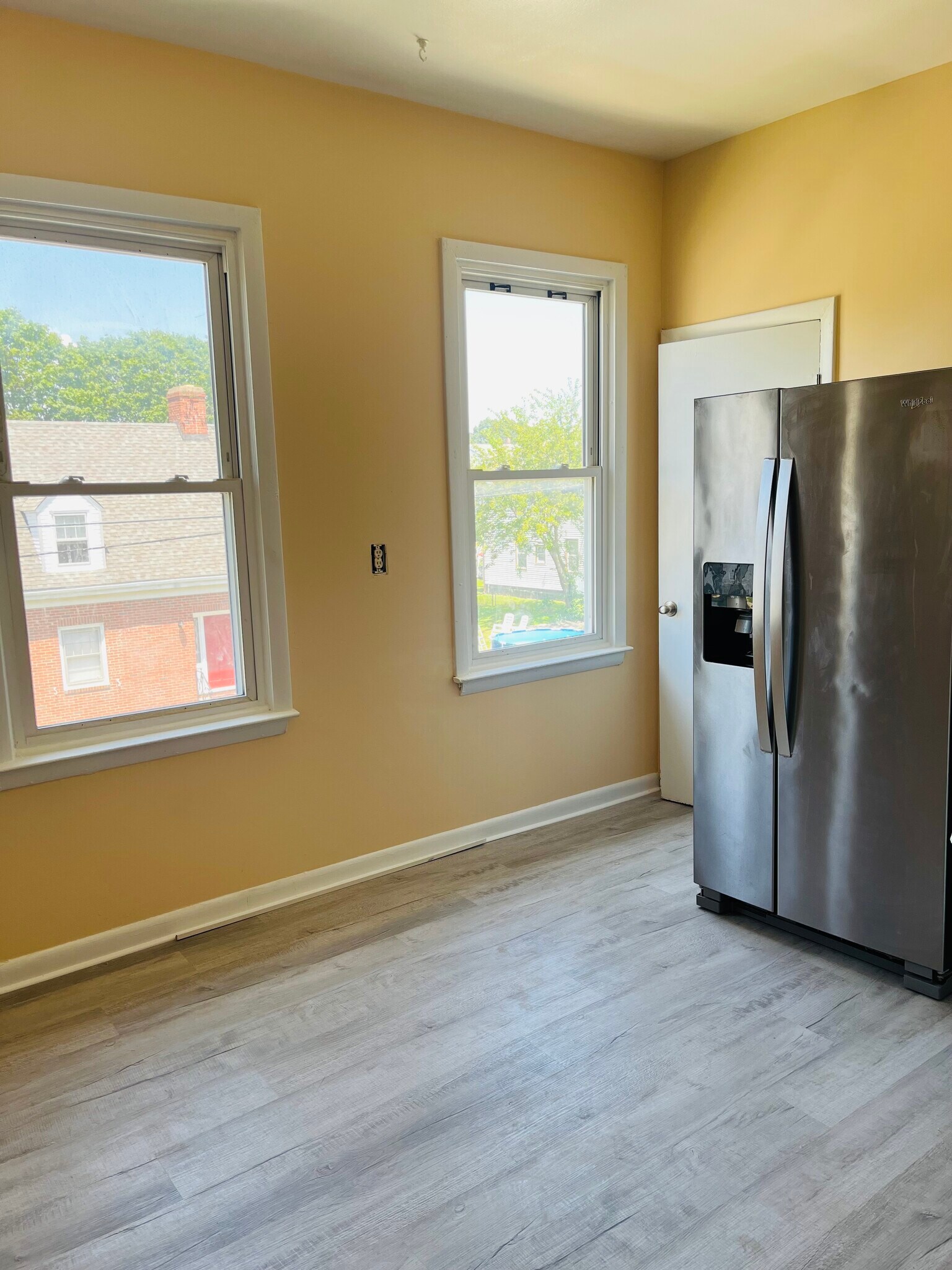 Eat-in Kitchen - 127 Peck Ave
