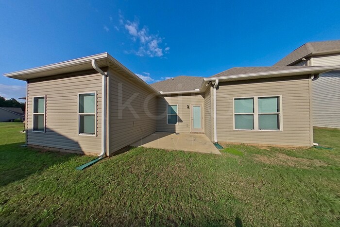 Building Photo - 8008 Shadesbrook Dr