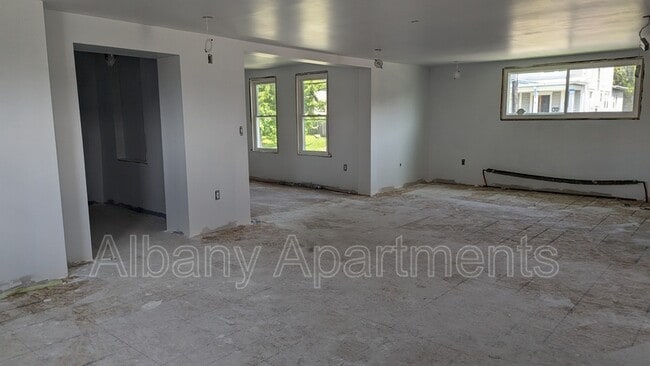 Building Photo - 4 Ten Eyck Ave