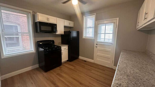 Building Photo - 5042-5044 Pernod Avenue