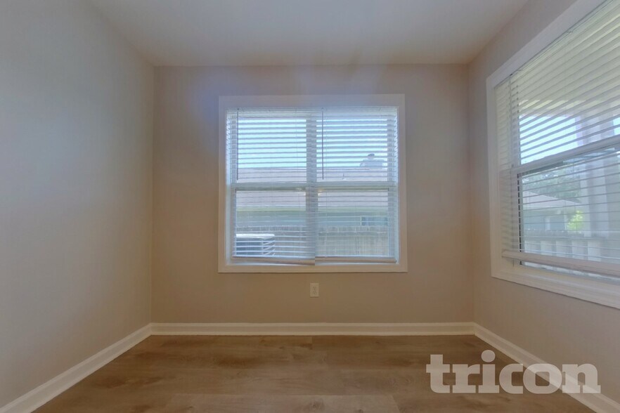 Building Photo - 104 Logan Creek Ct