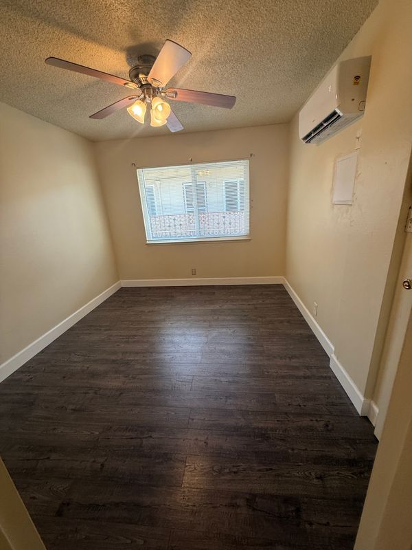 Building Photo - 1099 Roewill Dr
