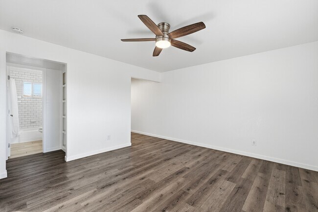 Building Photo - 1320 N 48th Pl