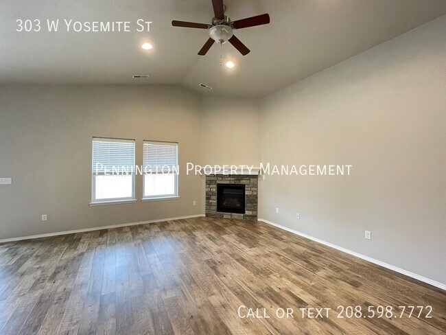 Building Photo - 303 W Yosemite St