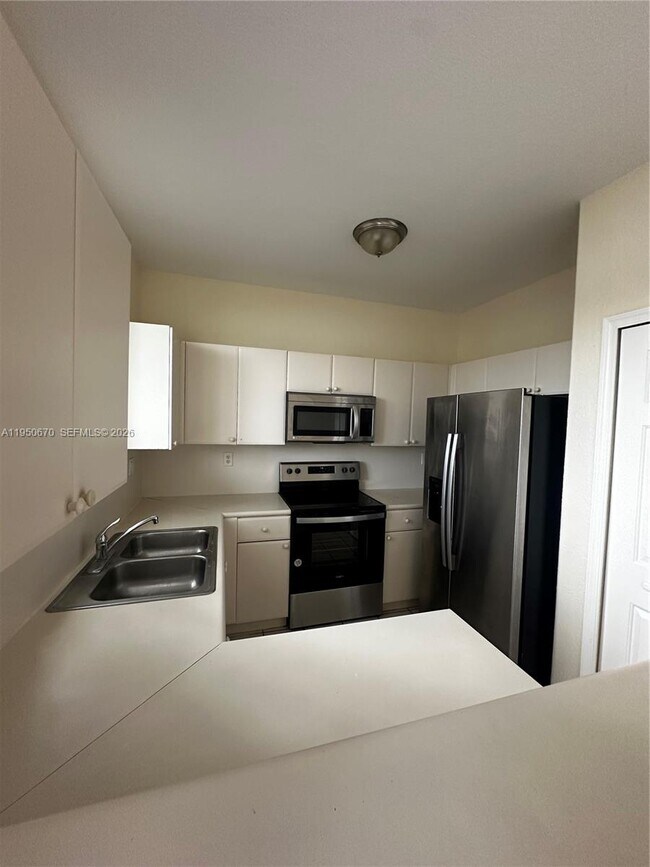 Building Photo - 1440 SE 24th Ct