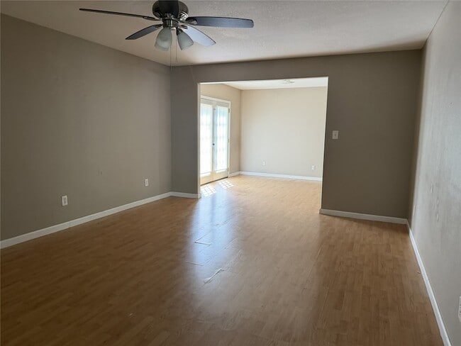 Building Photo - 6005 Beech Dr