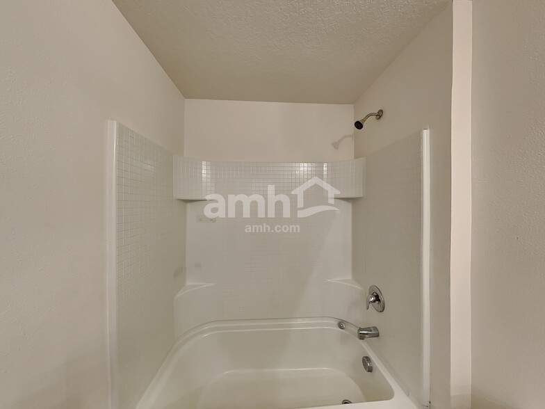 Building Photo - 1220 Brenton Leaf Dr