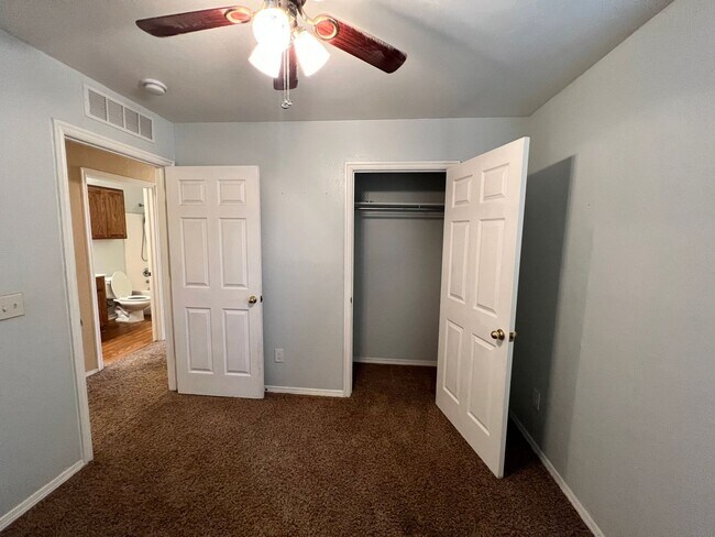 Building Photo - $500 OFF FIRST MONTHS RENT | Sweet Home in Hope Crossing!