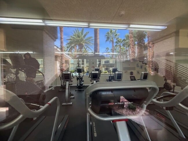 Building Photo - GUARD GATED TOP FLOOR PRIVATE 1 BED CONDO FEATURING A DETACHED 1 CAR GARAGE