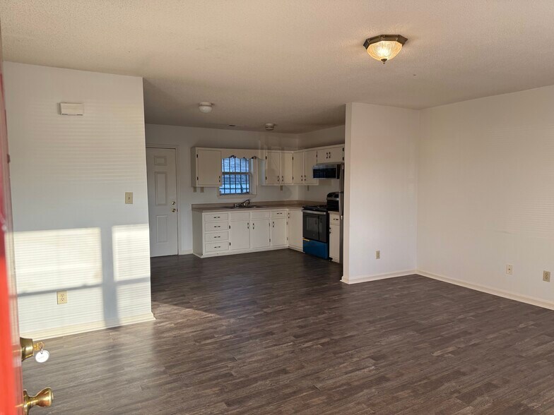 Living room/front room - 796 Chestnut St