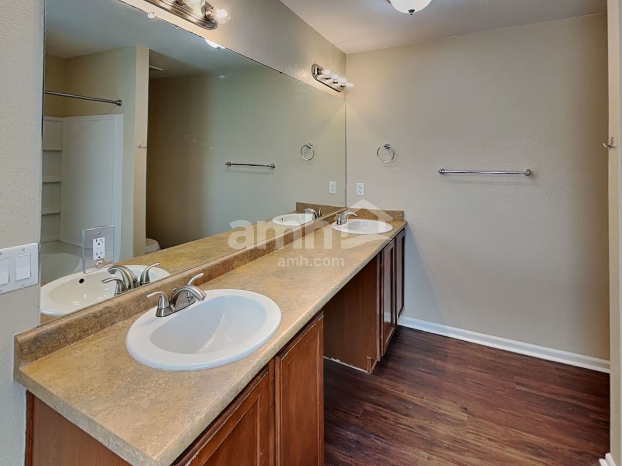 Building Photo - 19904 Robins Dr