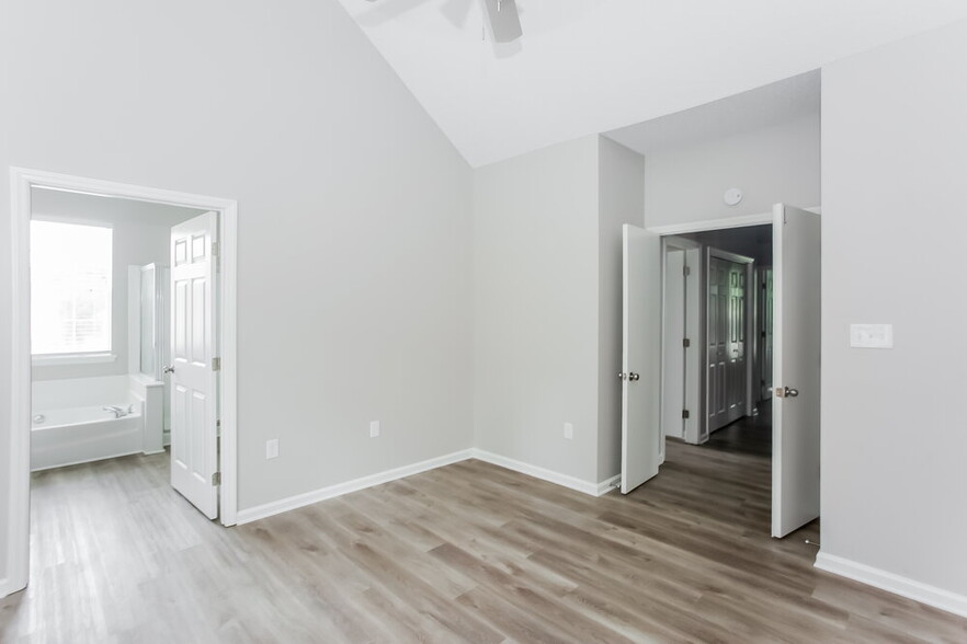 Building Photo - 7200 Daerwood Pl
