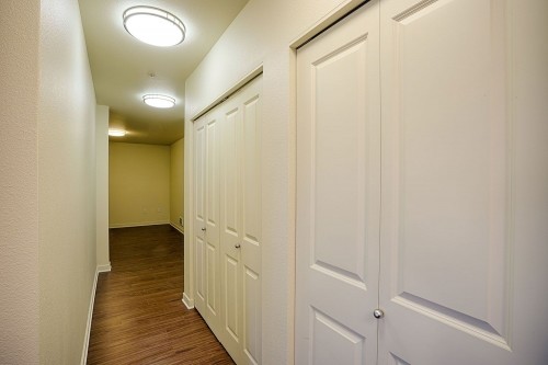 Building Photo - John Court - 2 bedrooms