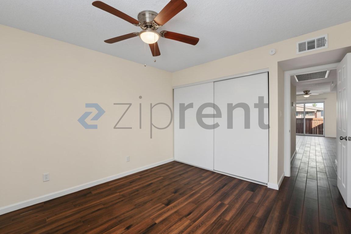 Building Photo - Unit 500