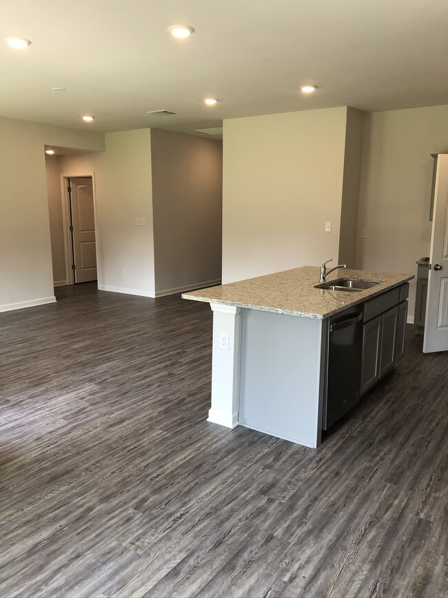 Building Photo - 28364 Longfellow Ln