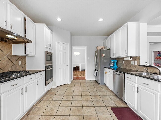 Building Photo - 2507 Stonebury Ln