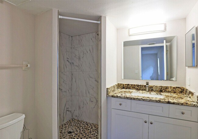 Building Photo - 5305 Summerlin Rd