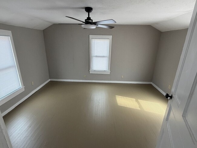 Building Photo - FordAve12