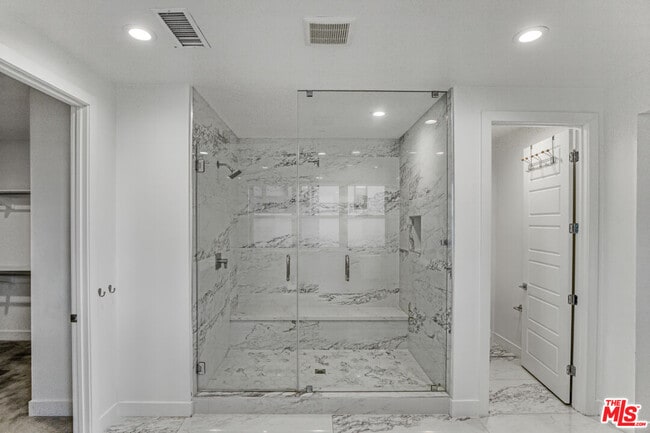 Building Photo - 20248 Willoughby Ln