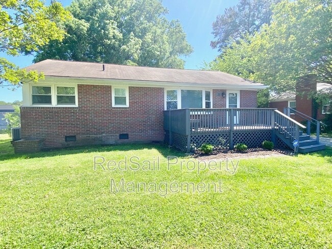 Building Photo - 10 Westlawn Dr