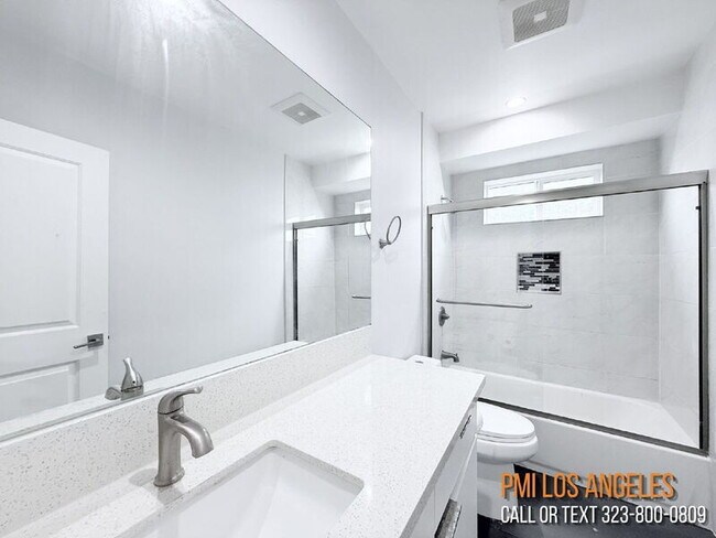 Building Photo - 208 E 87th St
