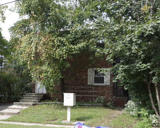 Building Photo - 239 Montgomery St
