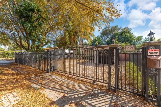 Building Photo - 4220 SW 13th St