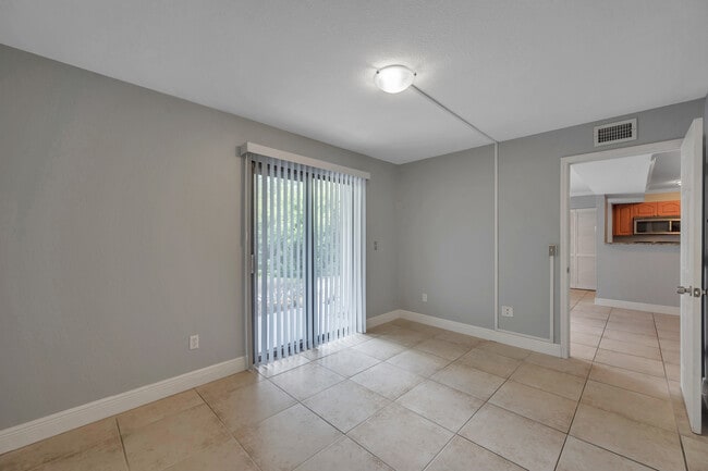 Building Photo - 455 Alt 19