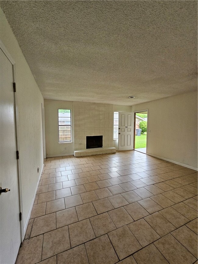 Building Photo - 708 S 23rd St