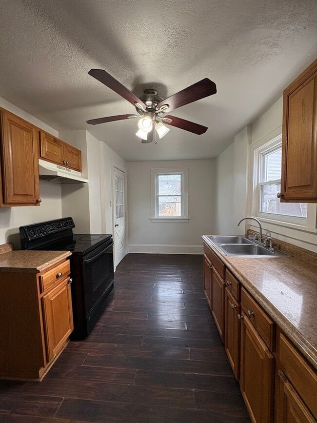 Building Photo - Large three bedroom one bathroom home for rent