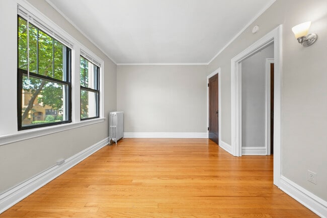 Building Photo - 1939 Grove Ave