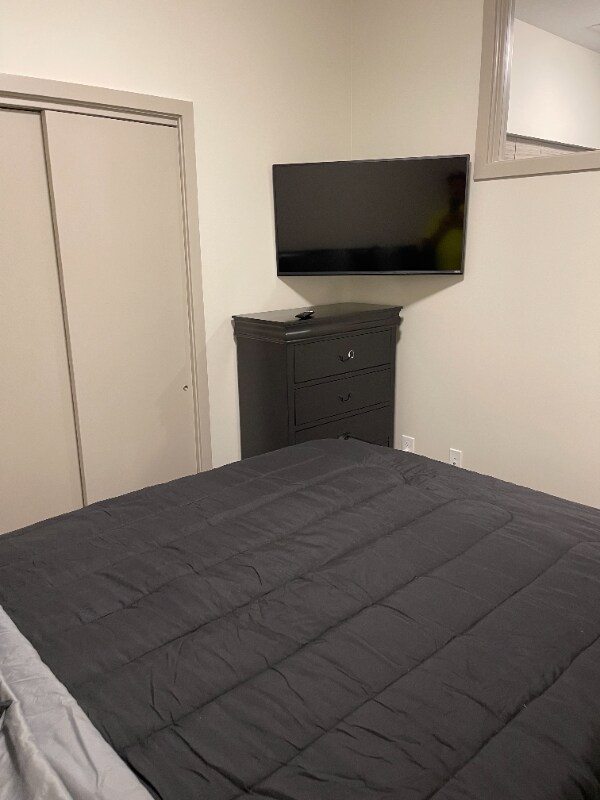 Building Photo - 1417 W 9th St