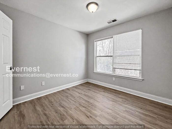 Building Photo - 936 Hall St NW