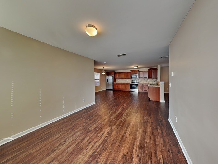 Building Photo - 142 W Cavendish Dr