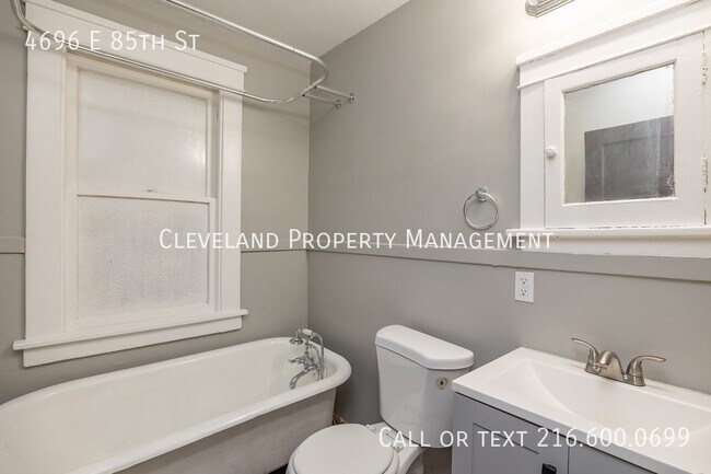 Building Photo - 4696 E 85th St