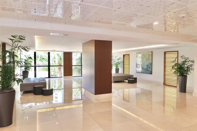 Building Photo - 540 Brickell Key Dr