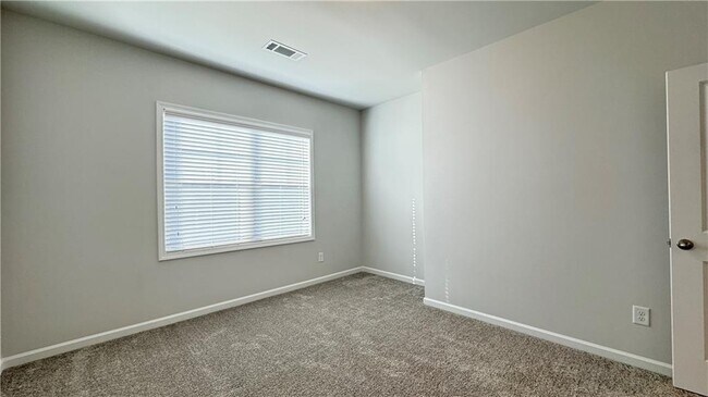 Building Photo - 4587 Silver Oak Dr SW